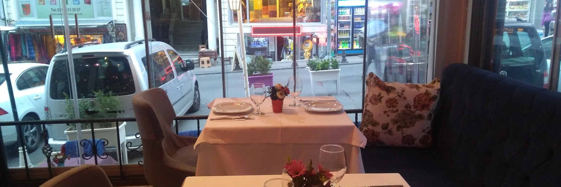 Saltanat Balık ve Kebap Evi, İstanbul YiyeGeze