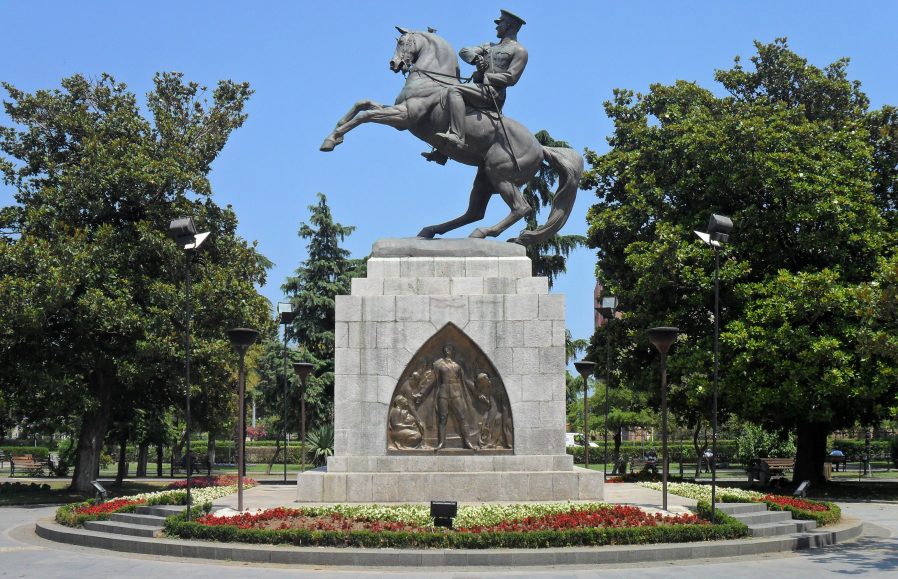 Atatürk Anıtı (Onur Anıtı)