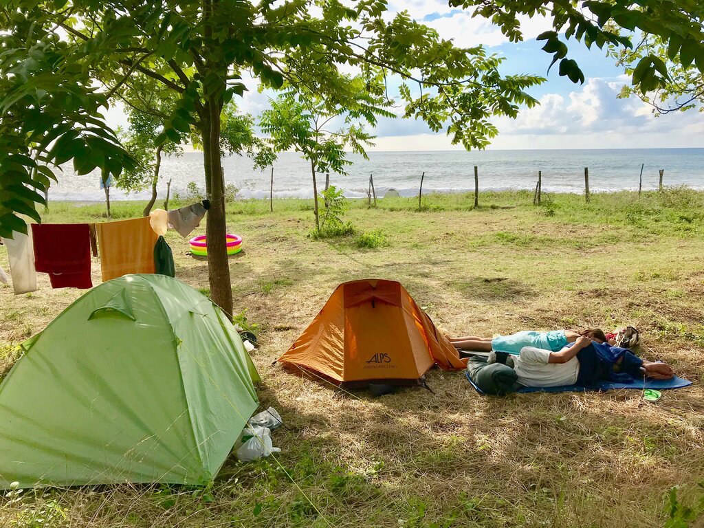 Палаточный лагерь палатки. Кемпинги на черном море Краснодарский край. Палаточные лагеря на черном море. Кобулети кемпинг. Кемпинг Саббьядоро.