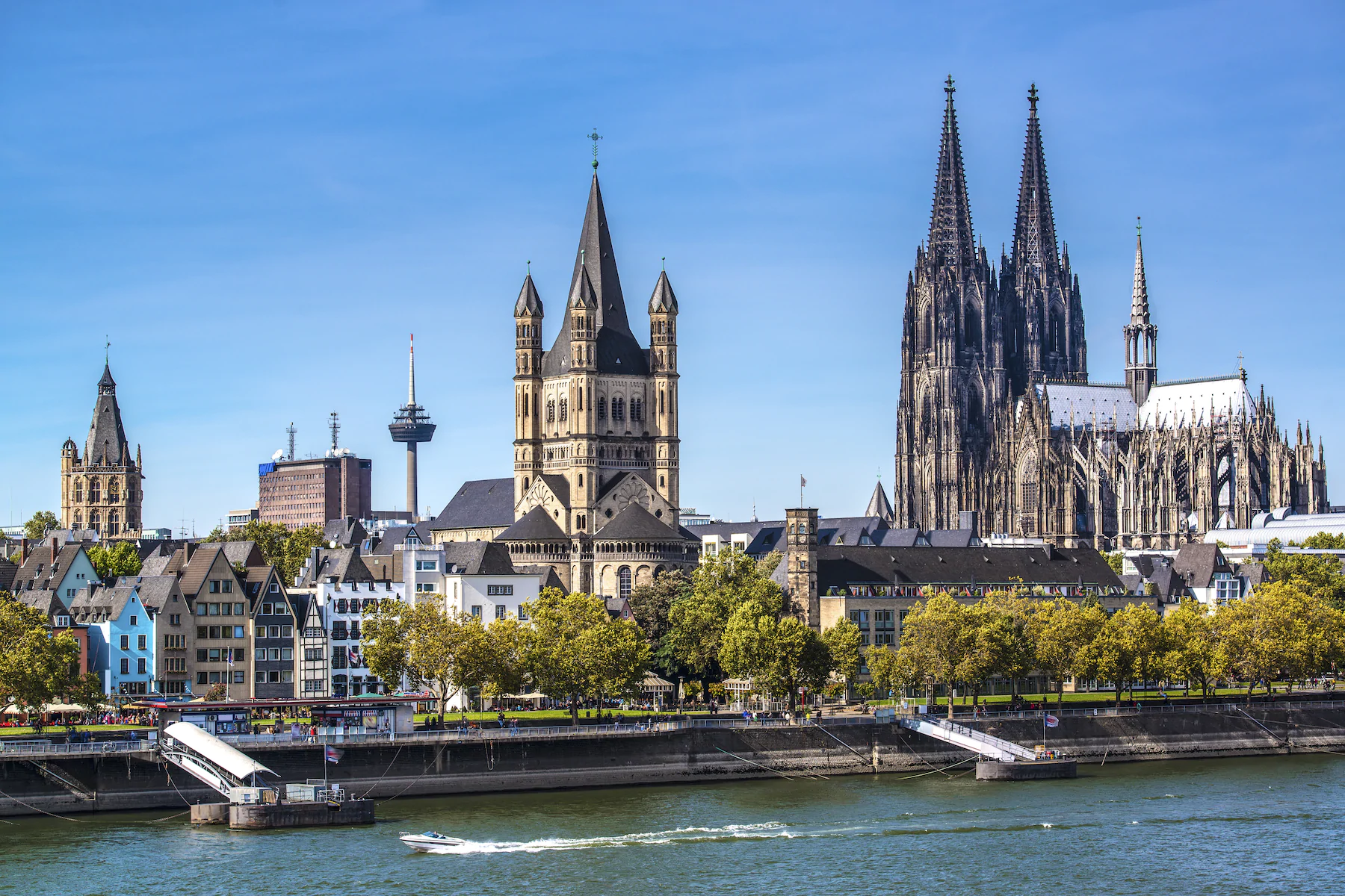 Köln Katedrali’nden Şehri Seyredin