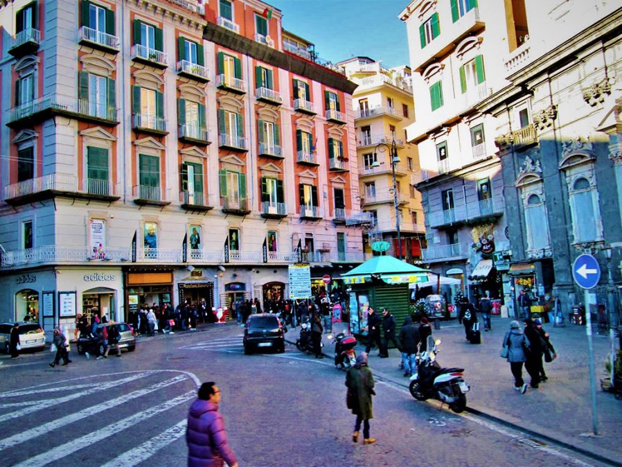 Tarihi Napoli Sokaklarını Dolaşın