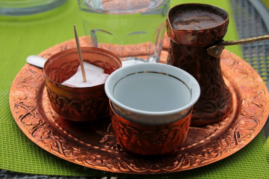 Kahve İçip Lokum Yiyin
