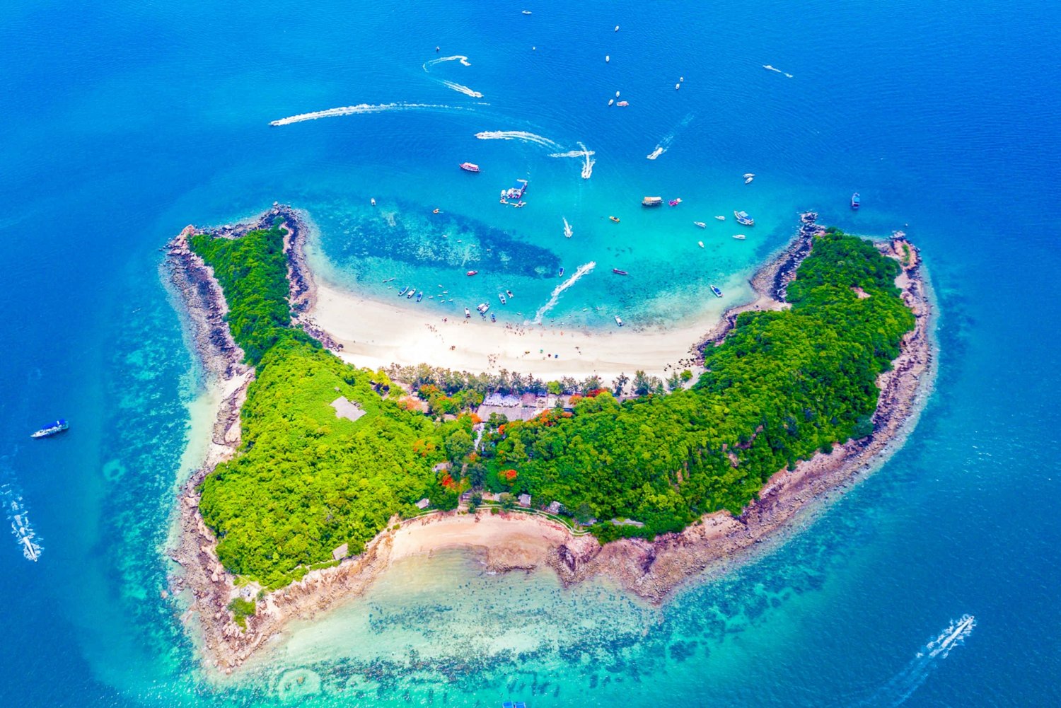 Koh Larn Island (Mercan Adası) .