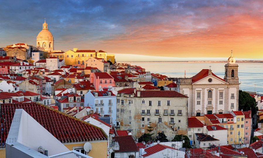 Alfama’da Eski Lizbon Sokaklarını Dolaşın