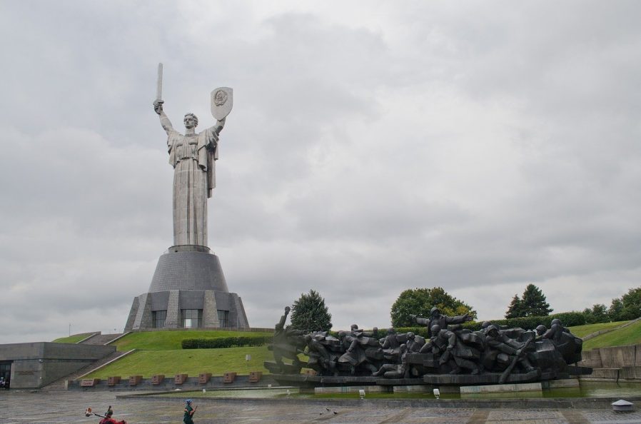 Büyük Vatanseverlik Savaşı Müzesi ve Anavatan Heykeli